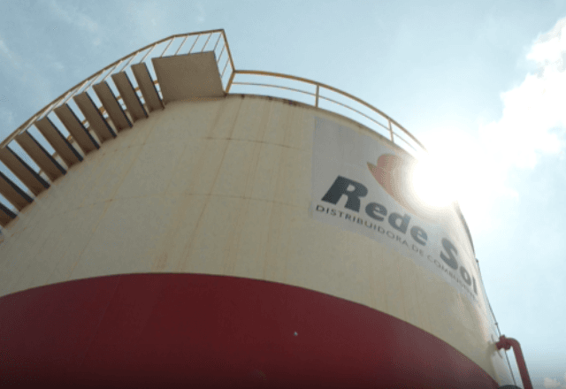 Empresa mencionada na Carbono Oculto conquista contrato para fornecer diesel ao BRT do Rio.