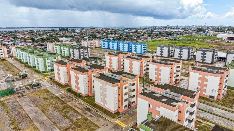 Economia – há 21 horas: Mercado imobiliário atinge recorde em 2025 com apoio do programa Minha Casa, Minha Vida. Estudo da CBIC revela que a iniciativa habitacional foi responsável por 52% dos novos empreendimentos e 49% das vendas no Brasil no último trimestre.