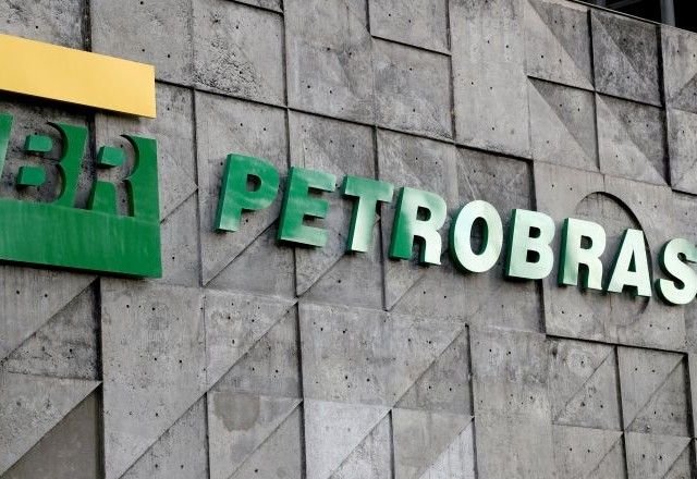 Petrobras realiza nova descoberta de petróleo na área de Marlim Sul, localizada no pré-sal da Bacia de Campos.