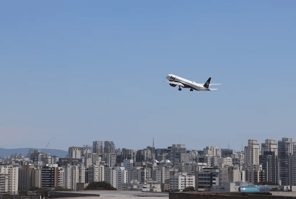 Governo analisa redução de impostos sobre insumos e atividades das companhias aéreas, afirma ministério.