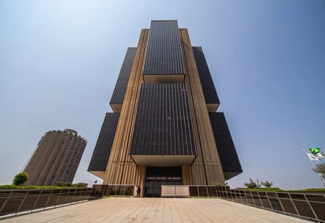 Economia – 9 horas atrás: Mercado ajusta previsão da Selic para 12,50% até o final de 2026; Analistas aumentam estimativas de inflação pelo segundo semana seguida.