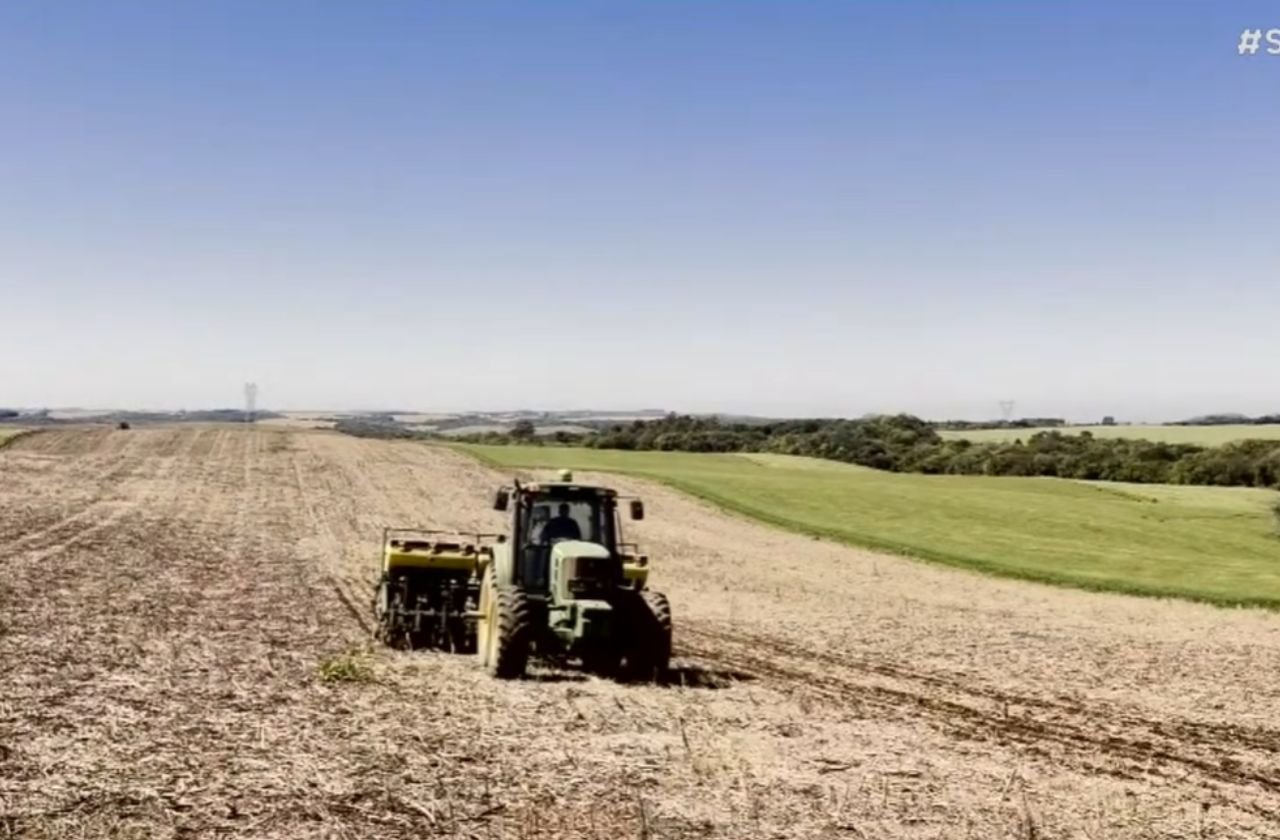 Preços dos fertilizantes sobem devido ao conflito no Irã, e Brasil se preocupa com possível escassez