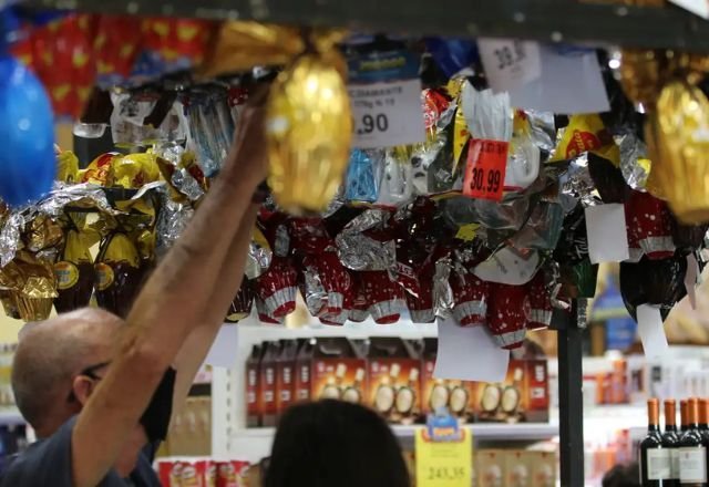 Estima-se que 106 milhões de consumidores façam compras durante a Páscoa, aponta estudo.