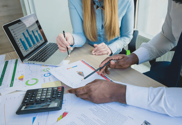 Pix avança nas empresas, mas a maior parte ainda enfrenta desafios para monitorar despesas em tempo real.