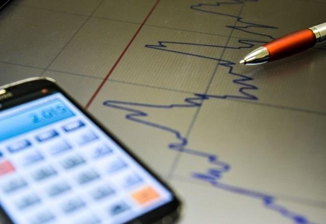 Economia – há 15 horas: CNI considera que a cautela do Banco Central é exagerada e prejudica a economia; redução da Selic é vista como um passo certo, mas ainda não é suficiente para impulsionar melhorias econômicas.