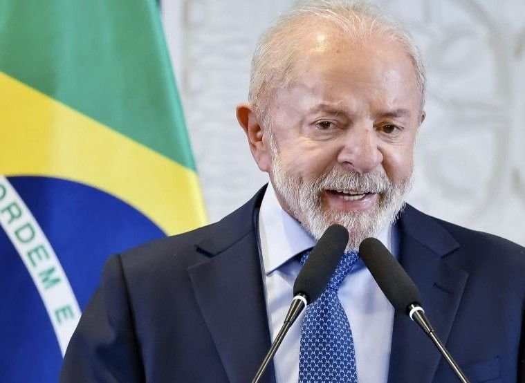 Lula solicita análises para diminuir as taxas de juros do cartão de crédito.
