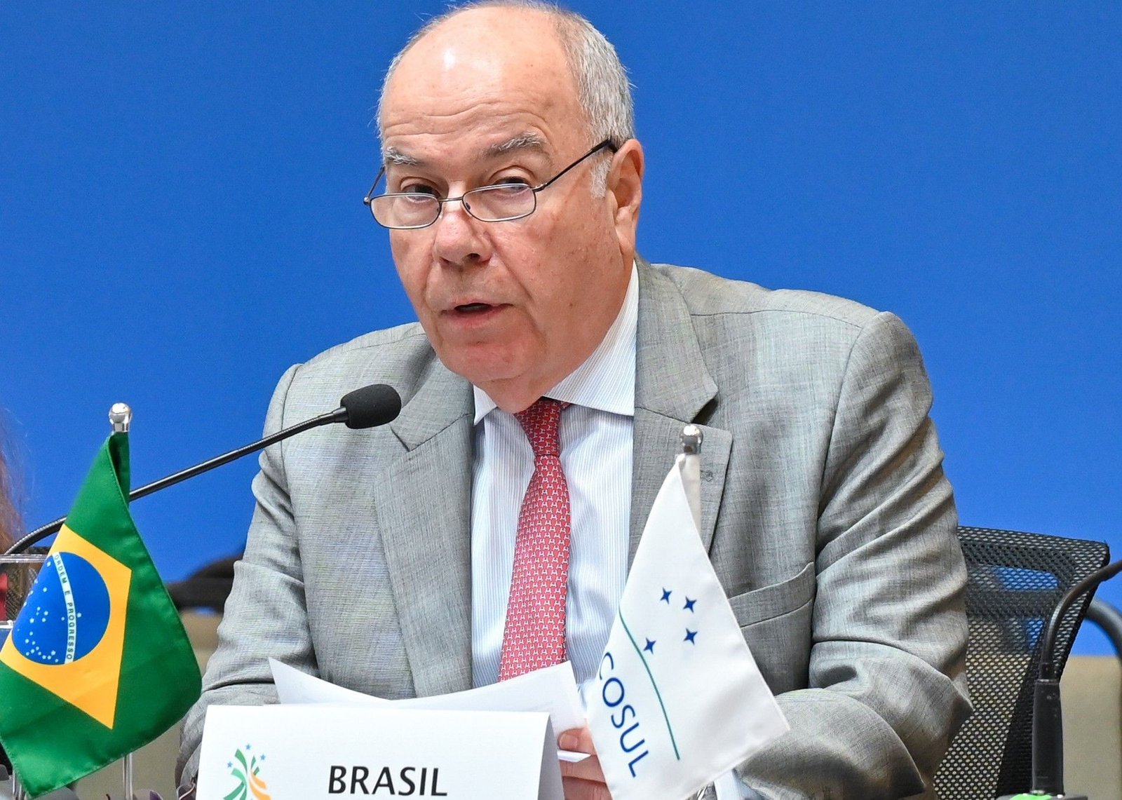 VídeoEconomia – 10 horas atrás: Conflito no Oriente Médio afetará mercado de fertilizantes e energia, afirma Mauro Vieira. Chanceler destaca que Brasil possui mais independência em petróleo, mas ainda está vulnerável aos impactos indiretos da crise.