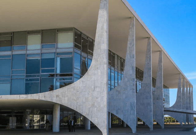 Economia – há 8 horas: Governo expande estrutura do Coaf com a adição de 26 novas funções. Decreto reorganiza cargos em colaboração com o Ministério da Gestão, amplia funções de confiança e modifica a estrutura interna do órgão de inteligência financeira vinculado ao Banco Central.