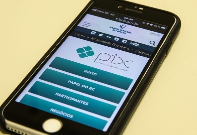 Economia – Ontem, serviços do Pix ficaram indisponíveis neste sábado (7); a causa seria uma instabilidade no Banco Central. Ocorrências no sistema de pagamentos aumentaram pela manhã, resultando em quase mil alertas no Downdetector.