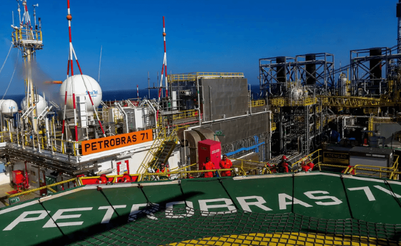 Silveira afirma que a administração não irá intervir na Petrobras após aumento no preço do petróleo.