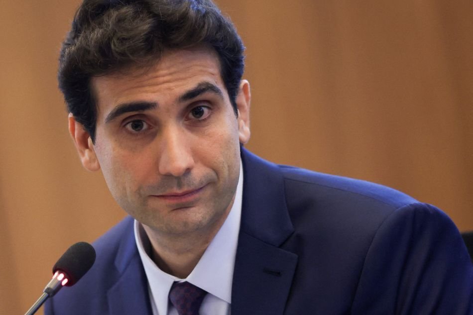 Galípolo menciona “gordura” para o BC avaliar os impactos da guerra e afirma que o mercado compreendeu a “ajuste” da Selic.