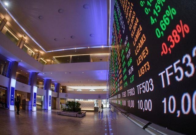 Economia – há 16 horas: Ibovespa despenca abaixo dos 178 mil pontos e registra queda de 0,95% na semana devido a conflitos e aumento das taxas de juros; valorização do índice, que chegou a 17,17% antes do conflito, recuou para pouco acima de 10%.