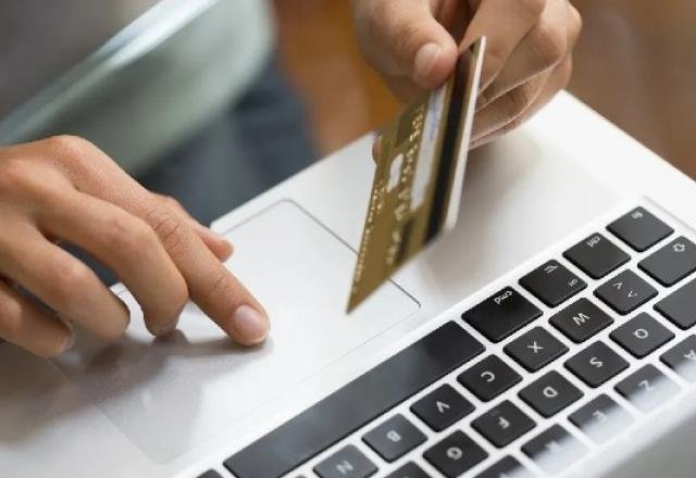 Semana do Consumidor: descubra 5 dicas para evitar fraudes nas compras pela internet e no comércio físico.