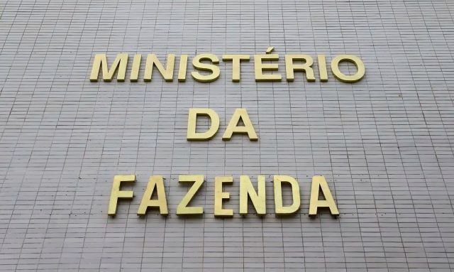 Economia – 3 horas atrás: Fazenda chama secretários estaduais para debater diminuição do ICMS sobre o diesel. Reunião virtual do Confaz acontece nesta quarta-feira (18) após a resistência de governadores; caminhoneiros anunciam ameaça de greve a partir de quinta-feira (19).