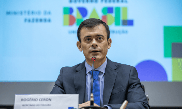 VídeoEconomia – 9 horas atrás: Conflito no Irã pode acelerar o fim do ciclo de redução da Selic, afirma Ceron. Secretário do Tesouro Nacional também argumentou que, sob a perspectiva comercial, preços do petróleo entre US$ 75 e US$ 85 são vantajosos para o Brasil.