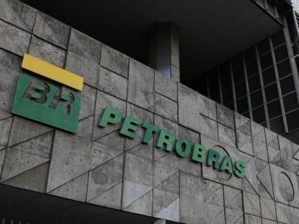 Economia – há 6 horas: Petrobras rejeita a possibilidade de elevação no preço do diesel nos próximos dias. O objetivo é continuar a estratégia de não transferir automaticamente as flutuações e instabilidades geopolíticas ao consumidor brasileiro.