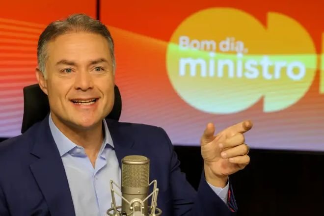 Economia – 5 horas atrás: Renan Filho atribui os problemas de abastecimento de diesel à especulação do mercado. Ministro dos Transportes declarou que o governo está enfrentando essa prática e apoiou a proposta de isenção do ICMS.