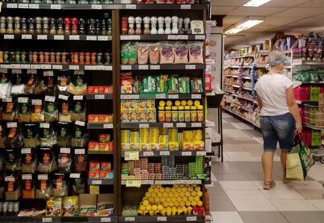 IPCA-15: prévia da inflação aumenta 0,89% em abril, impulsionada por elevações nos custos de alimentos e bebidas.