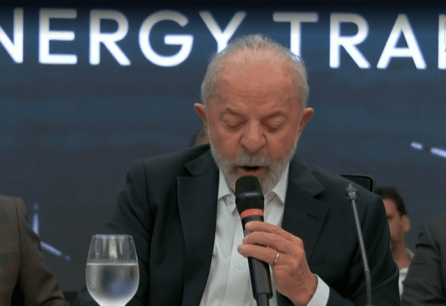 Brasil apresenta estratégia para transição energética com objetivo de atingir 81% de fontes renováveis até 2055.