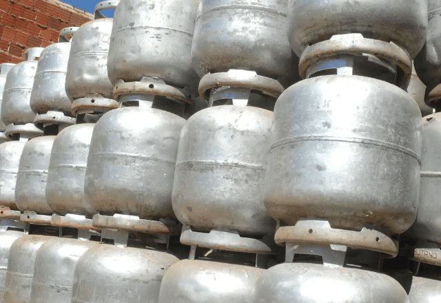 Após a demissão do diretor, a Petrobras interrompe os resultados do leilão de gás de cozinha.