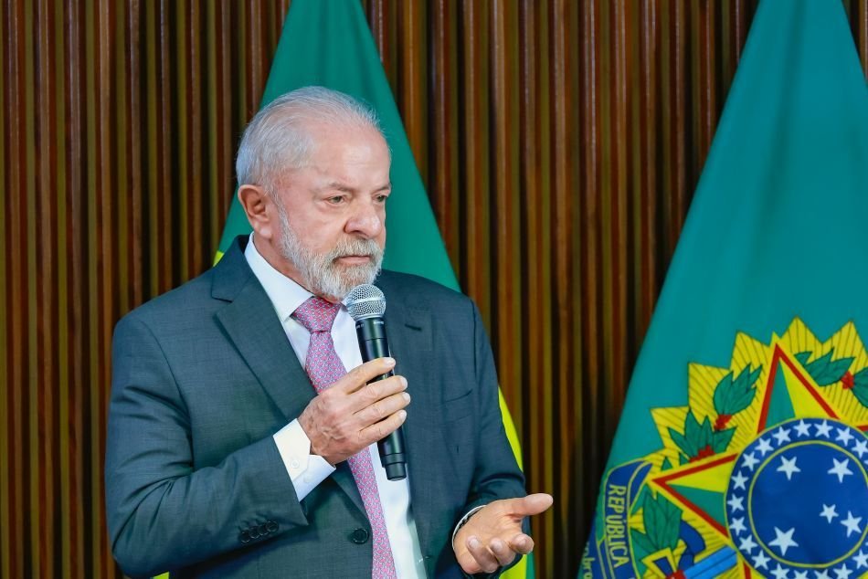 Lula afirma que cancelará o leilão de gás de cozinha realizado pela Petrobras.