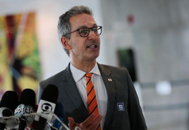 Zema afirma que privatizará o Banco do Brasil e a Petrobras caso seja eleito presidente.
