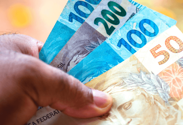 Dinheiro não reclamado: brasileiros já retiraram R$ 13,75 bilhões em valores pendentes.