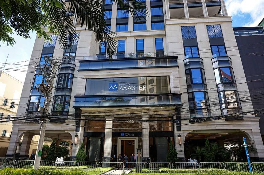 Economia – há 4 horas: Ministério anunciou transferência de R$ 3 milhões para a empresa de ex-diretor de regulação do BCP. Pagamento será incluído na declaração de IR de 2025; consultoria é de João André Calvino Pereira, que esteve envolvido na aprovação da aquisição do antigo Banco Máxima.