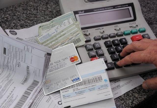 Economia – 5 horas atrás: Datafolha revela que 59% dos brasileiros consideram o salário insuficiente para cobrir despesas; crise financeira faz com que mais trabalhadores busquem maneiras de aumentar a renda.