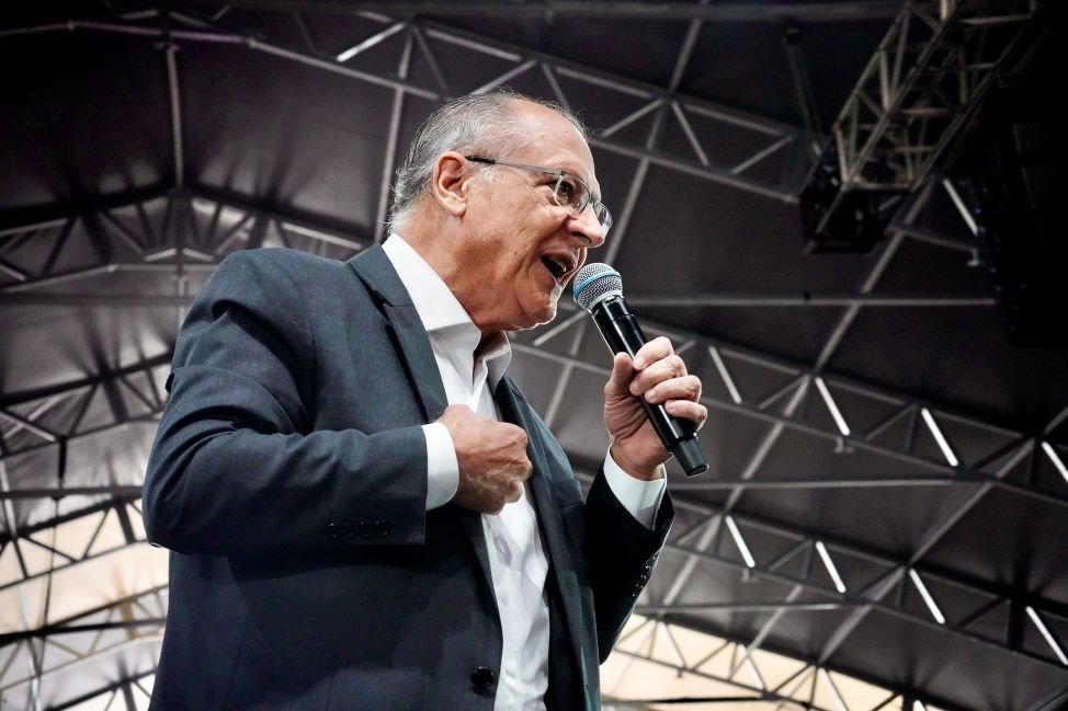 Alckmin afirma que dois estados não deveriam participar do subsídio ao diesel importado.
