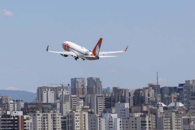 Economia – 12 horas atrás: Governo disponibiliza financiamento para companhias aéreas visando mitigar os efeitos do aumento nos preços dos combustíveis. Fundos serão oferecidos por meio do BNDES ou instituições financeiras autorizadas, com um período de quitação de até 5 anos.