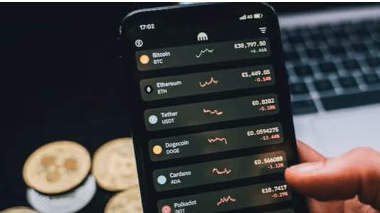 Economia – há 4 horas: Valorização do real impulsiona a procura por dólar digital; moeda digital também surge como alternativa de investimento.