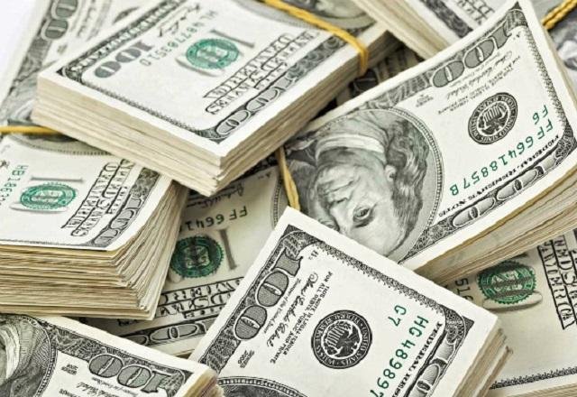Economia – há 10 horas: Dólar encerra acima de R$ 5 novamente: quais os fatores que levaram a essa mudança? Dólar aumenta 0,58% e ultrapassa R$ 5 após 11 dias abaixo desse patamar simbólico.