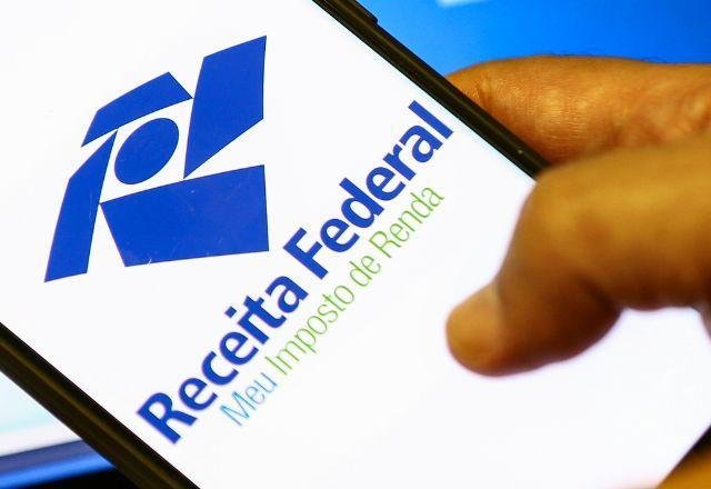 Economia – 7 horas atrás: Receita Federal alcança 10 milhões de declarações do Imposto de Renda em tempo recorde; a maioria dos contribuintes escolheu a declaração pré-preenchida; descubra como proceder.