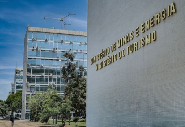 Economia – 18 horas atrás: TCU identifica deficiências no mapeamento de recursos minerais pelo governo. Auditoria revelou vulnerabilidades na ação de empresa estatal que o governo pretende reformular e destacou a fraca coordenação do Ministério de Minas e Energia.
