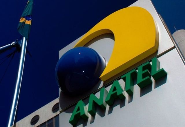 Economia – 10 horas atrás: Anatel reinicia leilão da faixa de 700MHz após anular decisões judiciais. A competição visa expandir o 4G e fortalecer o 5G, especialmente em regiões rurais e rodovias; oito operadoras estão envolvidas.