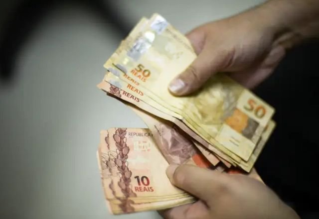 Economia – há 2 horas Datafolha: 68% dos endividados acreditam que o Desenrola 2 trará benefícios. Estudo revela que mais de 60% dos brasileiros estão cientes da segunda edição do programa de renegociação de dívidas.