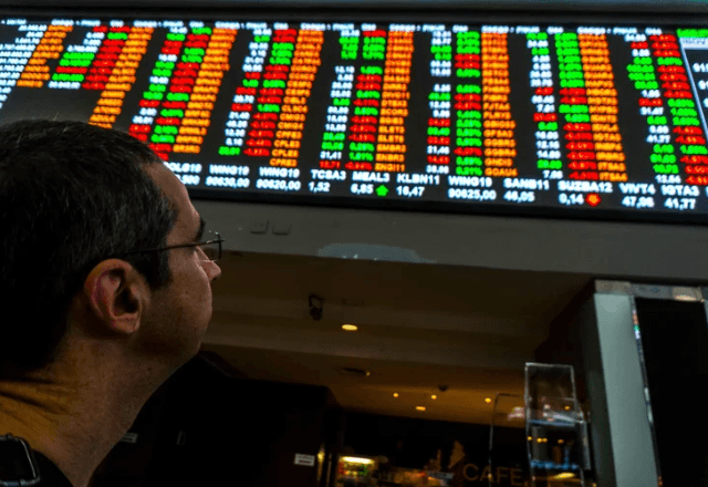Ibovespa encerra com uma baixa de 1,52% e elimina metade dos lucros acumulados no ano.