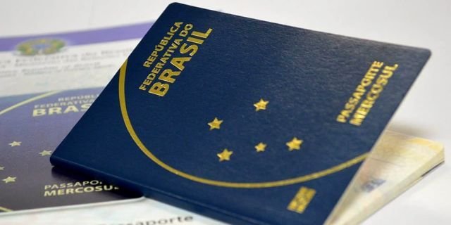 Economia – 15 horas atrás: Passaporte a preço reduzido: governo diminui custo para brasileiros no exterior. A iniciativa visa facilitar a documentação de brasileiros e famílias binacionais fora do país, conforme informações do Ministério das Relações Exteriores.