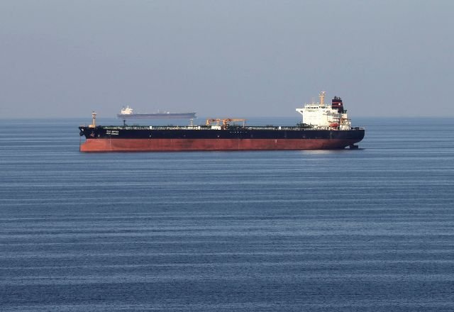 Preços do petróleo recuam após relato da fonte paquistanesa sobre possível acordo de paz entre EUA e Irã.