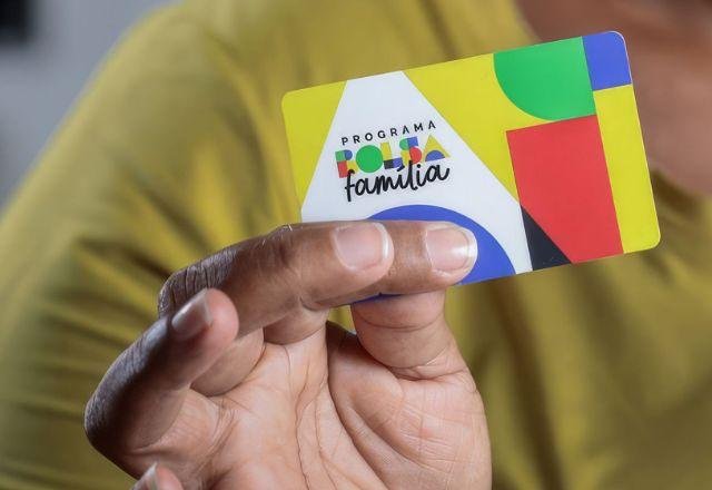 Economia – 8 horas atrás: Caixa dá início aos pagamentos do Bolsa Família de maio; confira o cronograma. O benefício é voltado para famílias com renda per capita de até R$ 218, que estão abaixo da linha da pobreza.