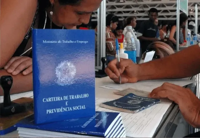 Economia – há 1 dia: IBGE revela aumento do desemprego em 15 estados no primeiro trimestre de 2026; Amapá apresenta a maior taxa de desocupação, enquanto Santa Catarina registra a menor.