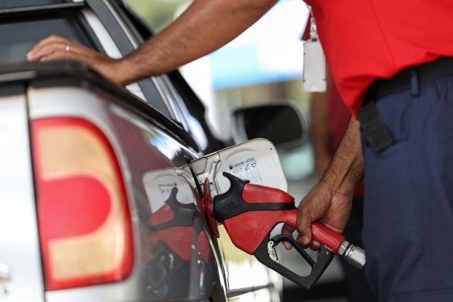 Governo revela novos incentivos para controlar o aumento dos preços dos combustíveis.