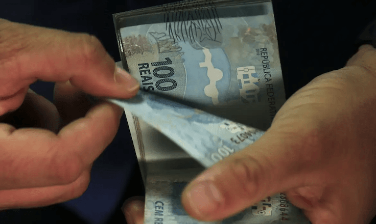 Economia – há 9 horas: Salário médio dos brasileiros atinge recorde de R$ 3.722, segundo o IBGE. Rendimento cresce acima da inflação, alcançando o maior patamar da história; taxa de desemprego também é a menor já registrada para este período.