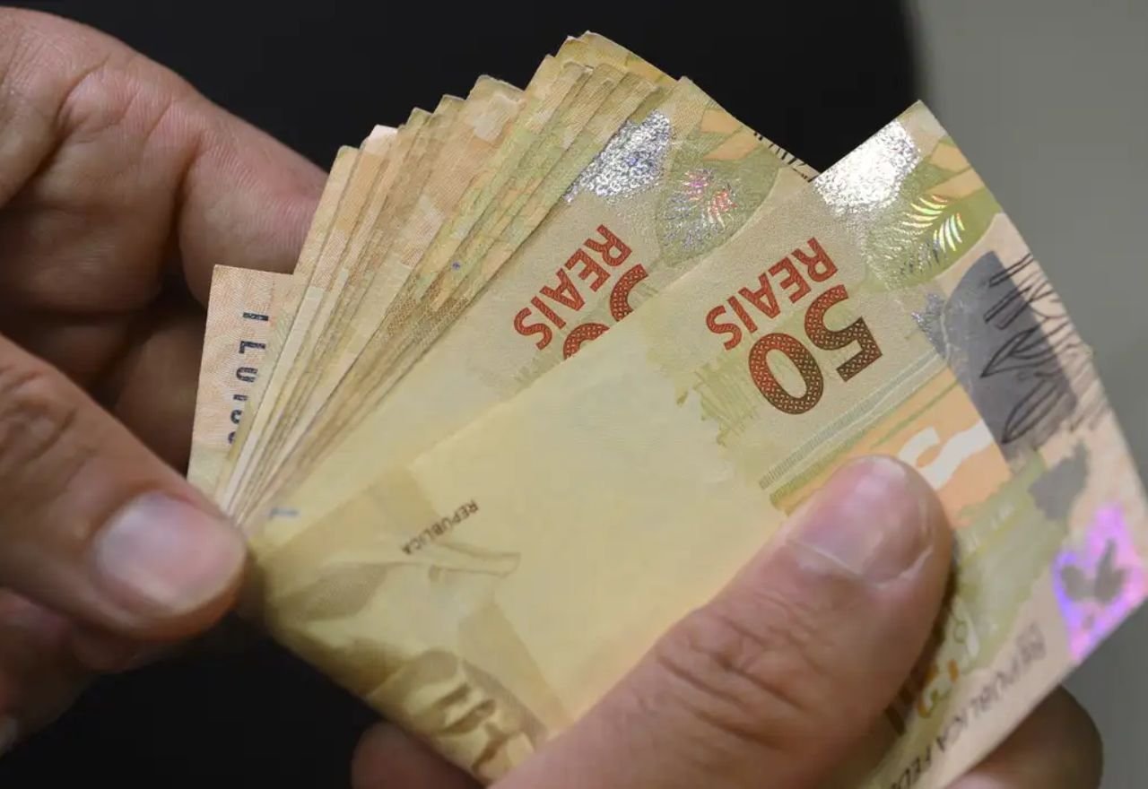 INSS dará início ao pagamento da segunda parcela do 13º salário na próxima segunda-feira (25); confira o calendário.