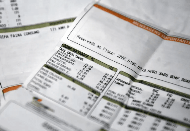 Economia – 10 horas atrás: Aneel autoriza a utilização de até R$ 5,5 bilhões para diminuir a conta de energia. Ação deve gerar um desconto médio de 4,51%; fundos são relacionados à renegociação do saldo do Uso de Bem Público (UBP).
