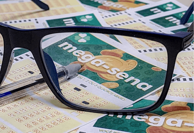 Economia – há 1 dia Mega-Sena realiza sorteio de prêmio acumulado de R$ 65 milhões neste sábado (16) O concurso 3009 será realizado em São Paulo; apostas poderão ser feitas até às 20h (horário de Brasília)